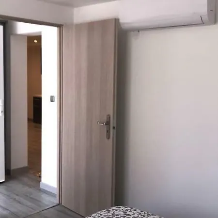 Les Peaux Rouges Apartment